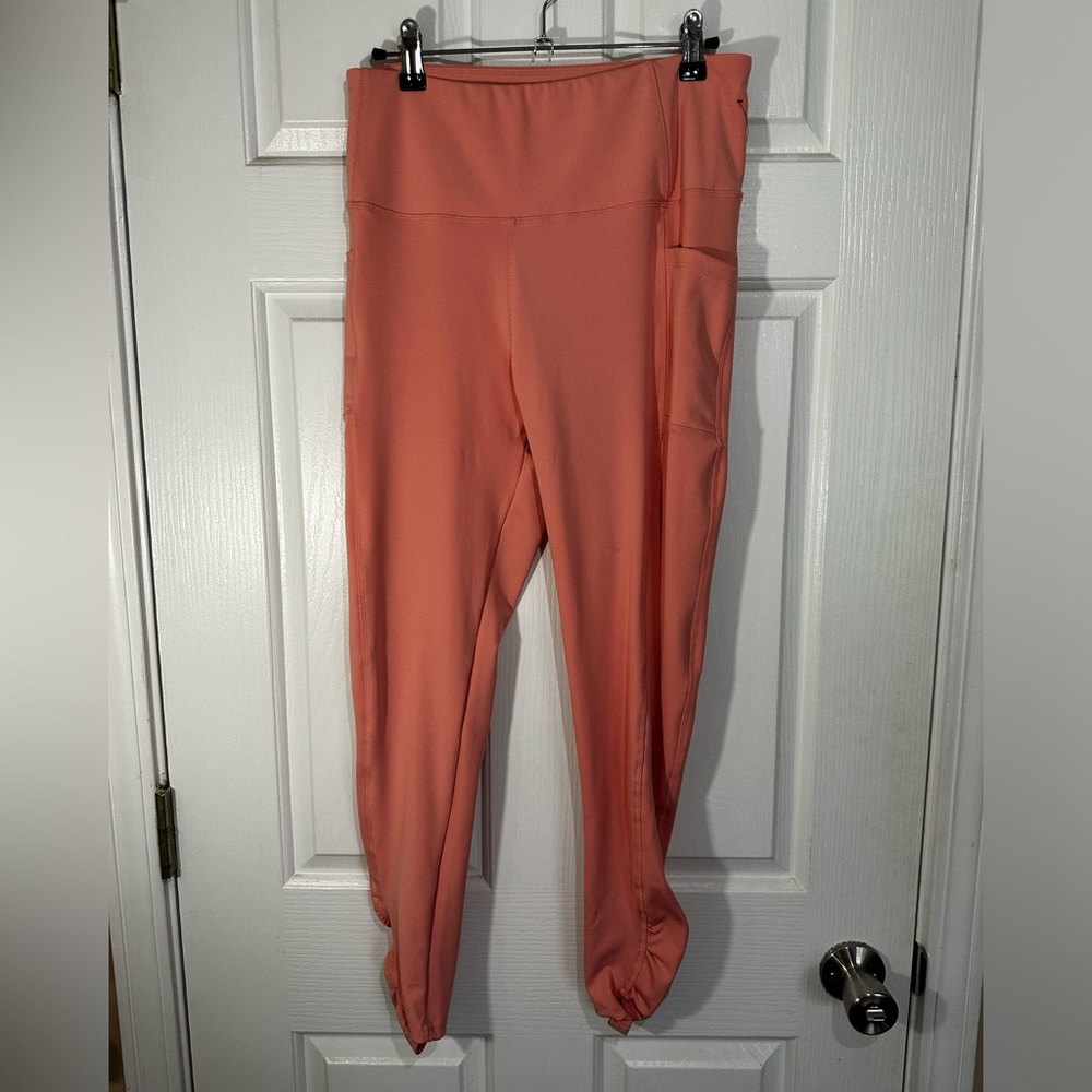 Kay Unger - Peach Womans Leggings - Sz L